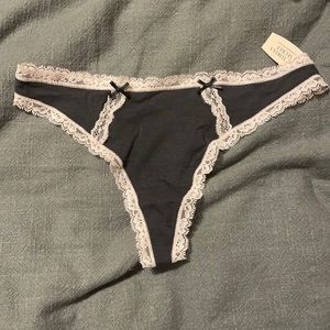 NWT Victoria’s Secret Thong Panties Small Lace